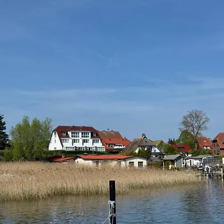 Ferienhaus Suedblick Am Hafen In Breege, Meerblick Von Allen Drei Etagen, Sauna Und Parkplatz Breege