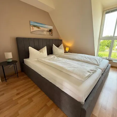 Ferienhaus Suedblick Am Hafen In Breege, Meerblick Von Allen Drei Etagen, Sauna Und Parkplatz Feriehus
