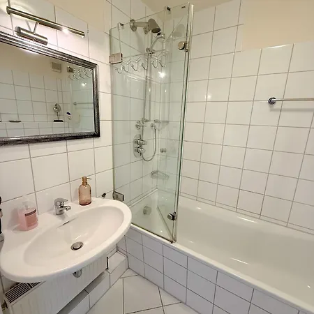 Frisch Renoviertes Fh Suedblick Am In Breege, Meerblick Von Allen Drei Etagen, Terrasse, Balkon, Sauna Und Parkplatz بيت للعطل *