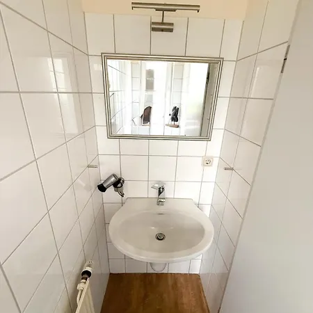 Frisch Renoviertes Fh Suedblick Am In Breege, Meerblick Von Allen Drei Etagen, Terrasse, Balkon, Sauna Und Parkplatz بريجا