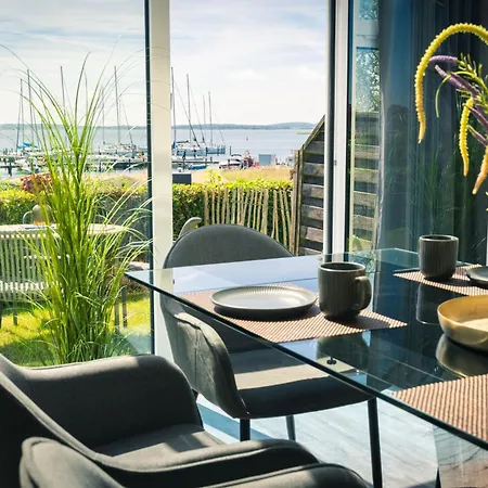 Frisch Renoviertes Fh Suedblick Am In Breege, Meerblick Von Allen Drei Etagen, Terrasse, Balkon, Sauna Und Parkplatz بيت للعطل بريجا