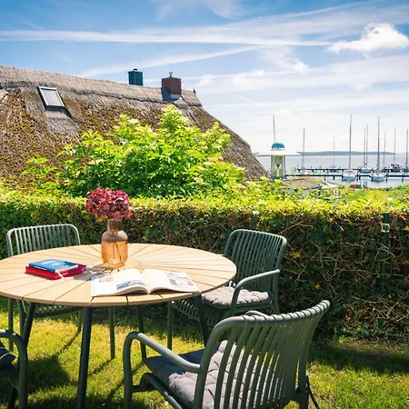 بيت للعطل Frisch Renoviertes Fh Suedblick Am In Breege, Meerblick Von Allen Drei Etagen, Terrasse, Balkon, Sauna Und Parkplatz بريجا