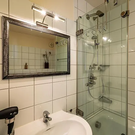 Frisch Renoviertes Fh Suedblick Am In Breege, Meerblick Von Allen Drei Etagen, Terrasse, Balkon, Sauna Und Parkplatz Breege