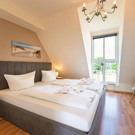 بيت للعطل Frisch Renoviertes Fh Suedblick Am In Breege, Meerblick Von Allen Drei Etagen, Terrasse, Balkon, Sauna Und Parkplatz